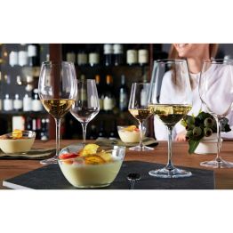 Electra - elegantn� poh�ry s obl�ben�m tvarem kalicha jsou ide�ln� pro elegantn� a modern� prost�ed� stolu. Electra vysok� poh�ry na v�no maj� brilantn� lesk a jsou lehk� a praktick� pro pou�it�. Tyto poh�ry jsou vysoce odoln� proti opot�eben�.